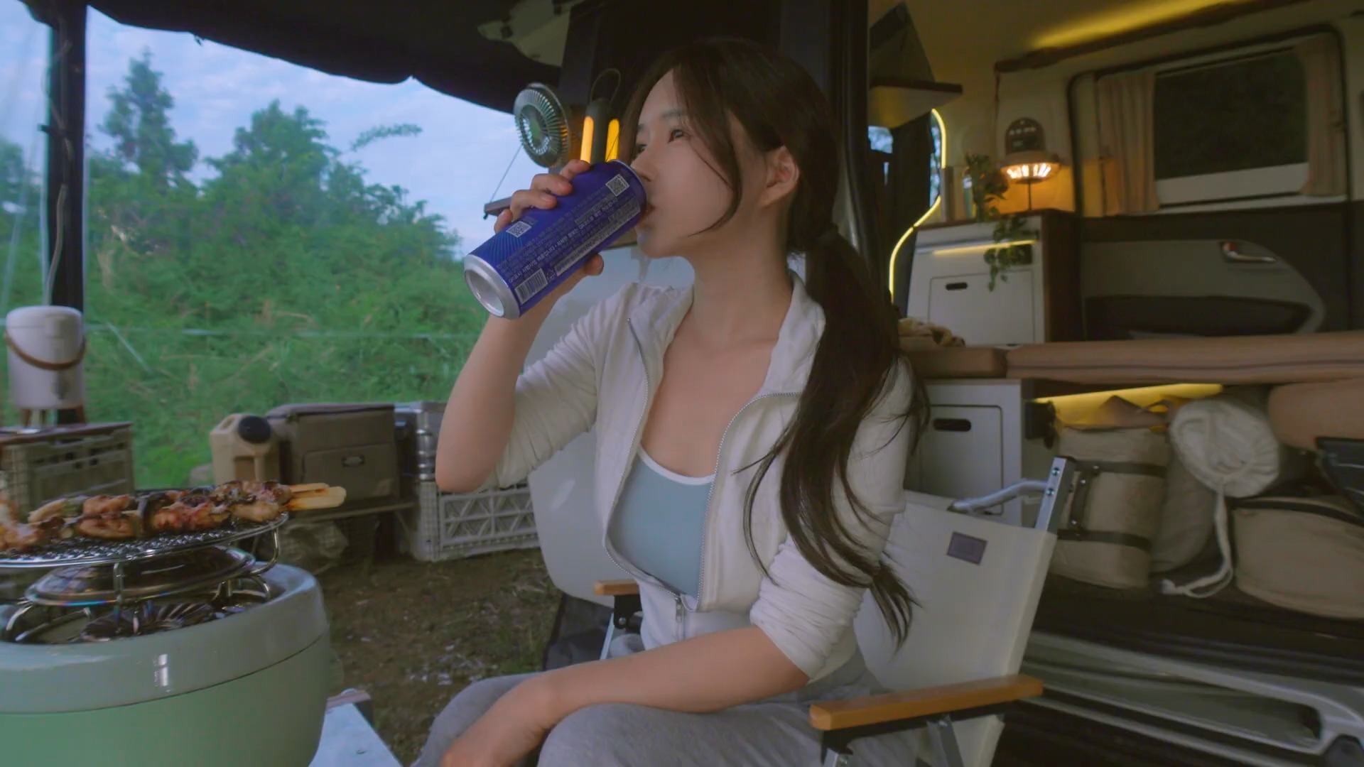 AI与人类关系探索：人类能信任AI的“三观”吗？